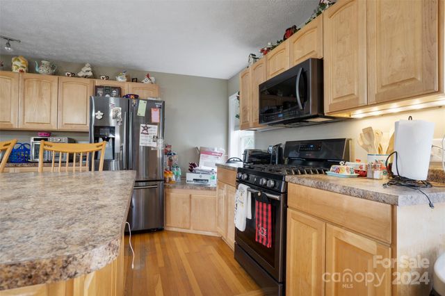 6 Sanderson Street, Hayesville, NC 28904