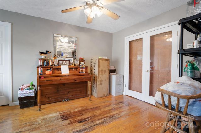 6 Sanderson Street, Hayesville, NC 28904