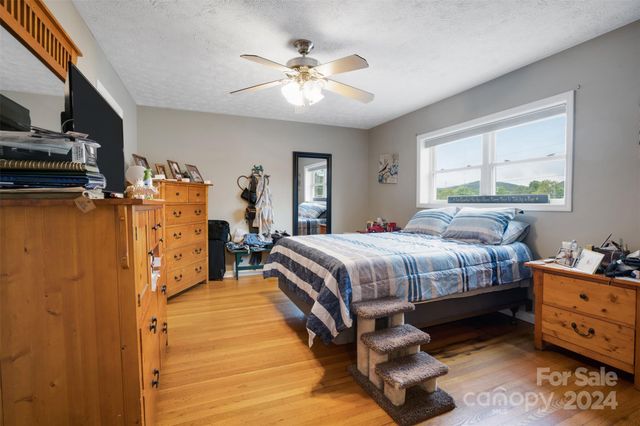 6 Sanderson Street, Hayesville, NC 28904