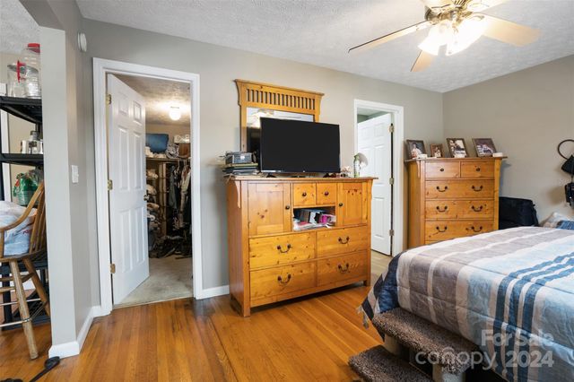 6 Sanderson Street, Hayesville, NC 28904