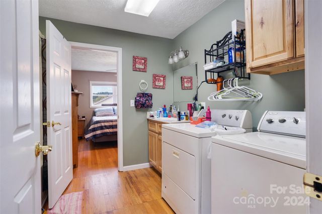 6 Sanderson Street, Hayesville, NC 28904