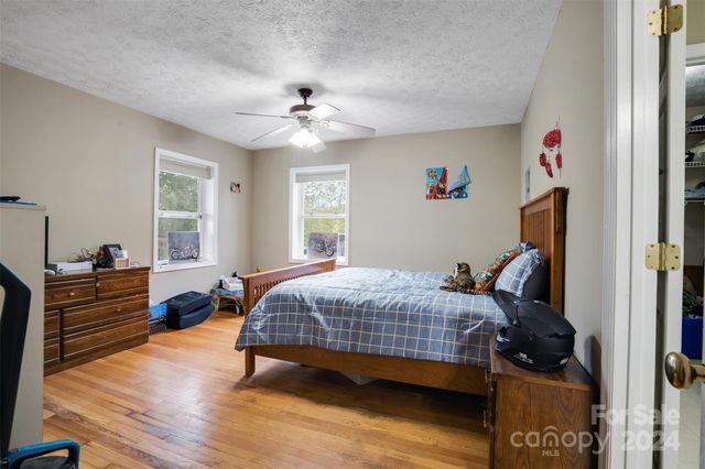 6 Sanderson Street, Hayesville, NC 28904