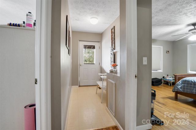 6 Sanderson Street, Hayesville, NC 28904