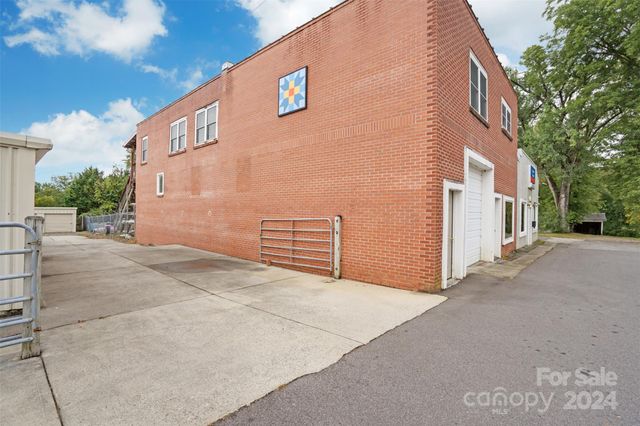 6 Sanderson Street, Hayesville, NC 28904