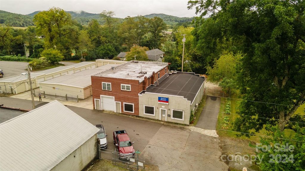 6 Sanderson Street, Hayesville, NC 28904