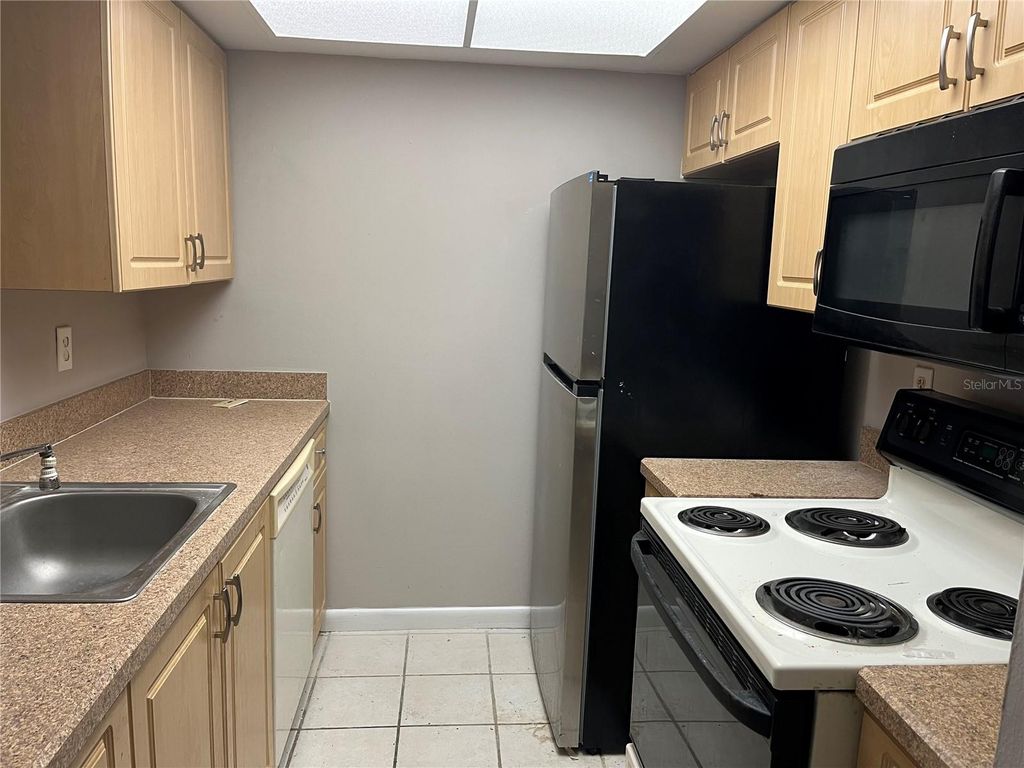 Image 3 of property listing at 6142 PEREGRINE AVENUE 13D, Orlando, FL 32819