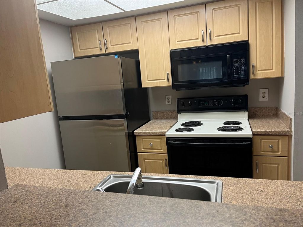 Image 4 of property listing at 6142 PEREGRINE AVENUE 13D, Orlando, FL 32819