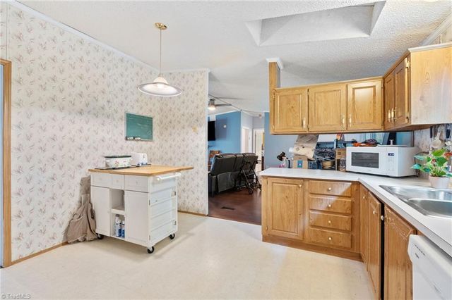 5519 Bridgeway Drive, Greensboro, NC 27406