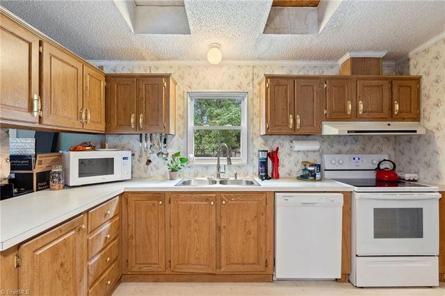 5519 Bridgeway Drive, Greensboro, NC 27406