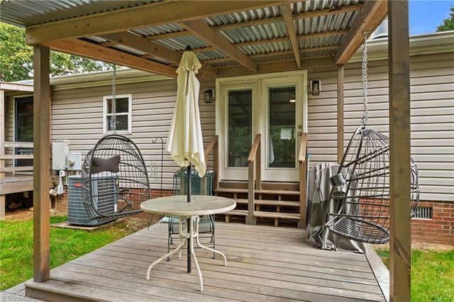 5519 Bridgeway Drive, Greensboro, NC 27406