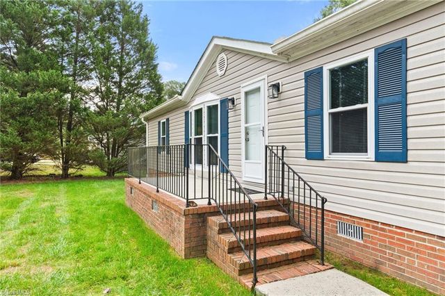 5519 Bridgeway Drive, Greensboro, NC 27406