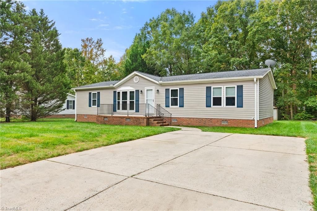 5519 Bridgeway Drive, Greensboro, NC 27406