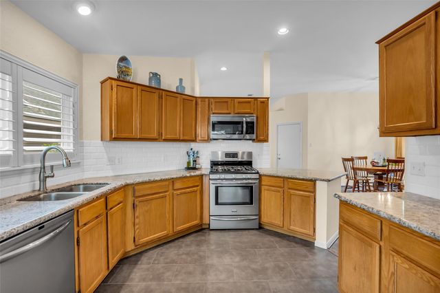 61 N Rushwing Circle, The Woodlands, TX 77381