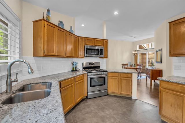 61 N Rushwing Circle, The Woodlands, TX 77381