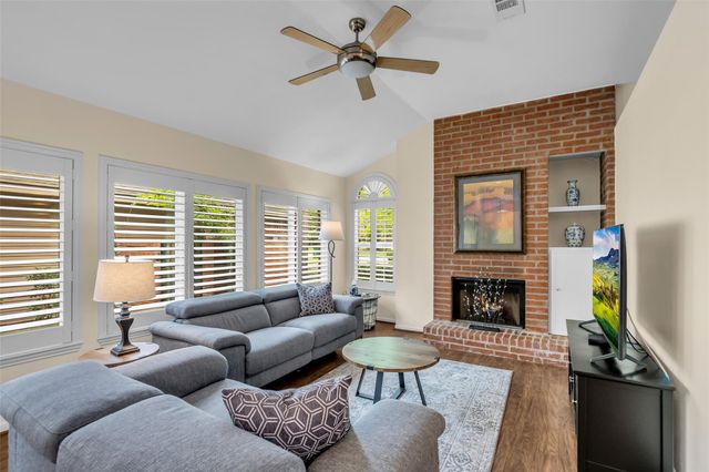 61 N Rushwing Circle, The Woodlands, TX 77381