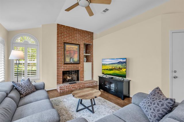 61 N Rushwing Circle, The Woodlands, TX 77381