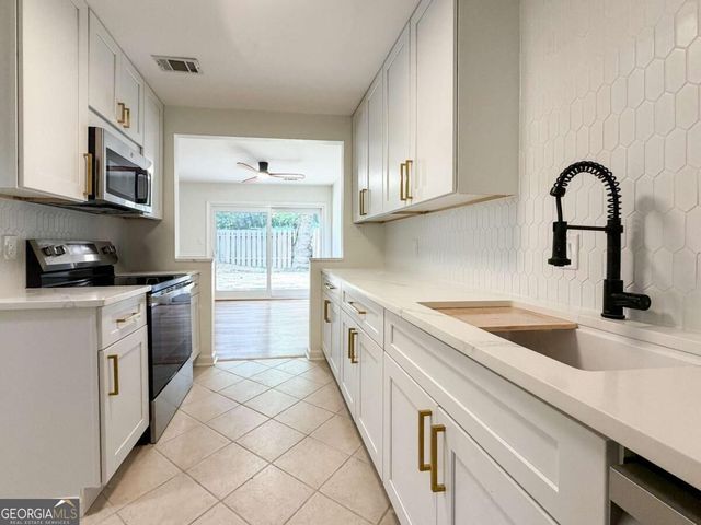 2782 Farmstead Road SE, Smyrna, GA 30080
