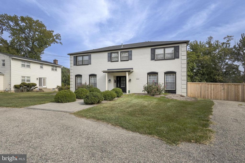 506 E GRAVERS LN, Wyndmoor, PA 19038