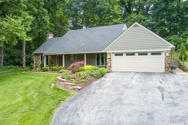 18 Powder Creek Drive, Belleville, IL 62223