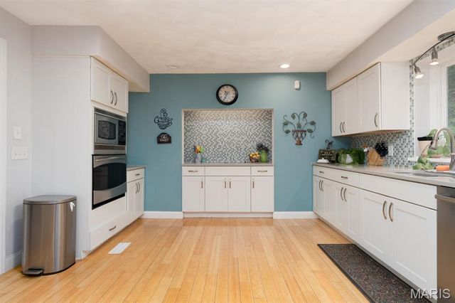 18 Powder Creek Drive, Belleville, IL 62223