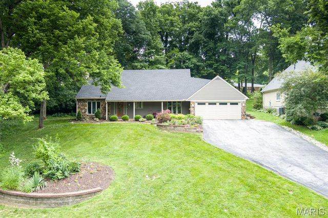 18 Powder Creek Drive, Belleville, IL 62223