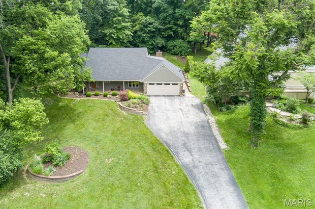 18 Powder Creek Drive, Belleville, IL 62223