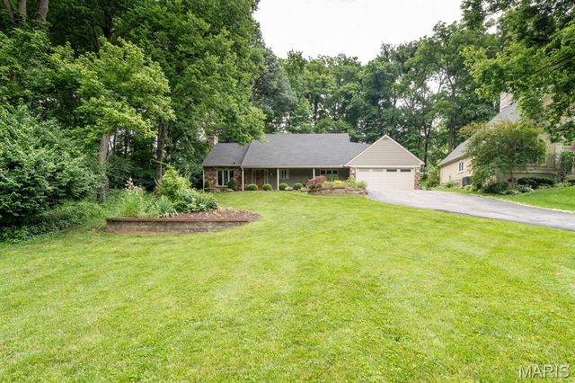 18 Powder Creek Drive, Belleville, IL 62223