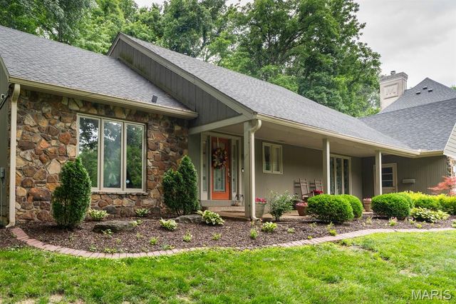 18 Powder Creek Drive, Belleville, IL 62223