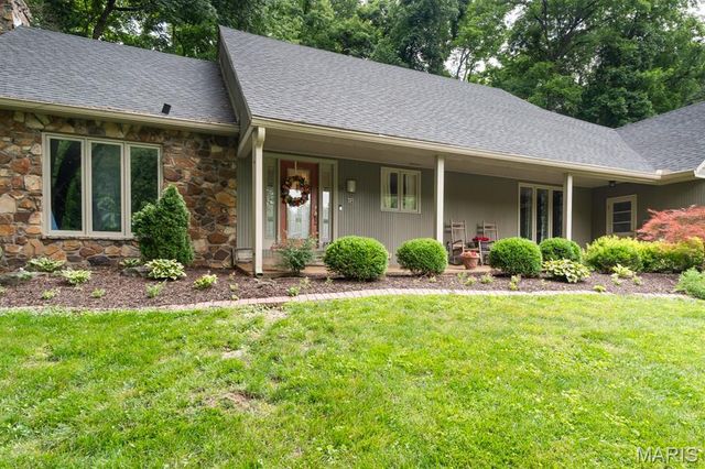 18 Powder Creek Drive, Belleville, IL 62223
