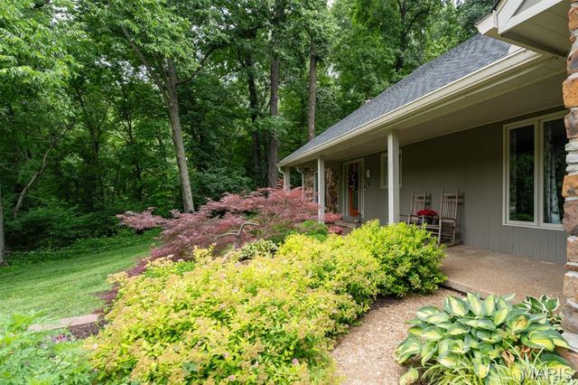 18 Powder Creek Drive, Belleville, IL 62223