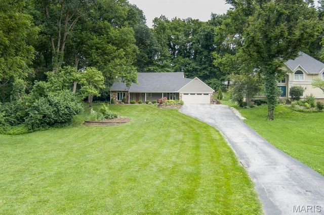 18 Powder Creek Drive, Belleville, IL 62223