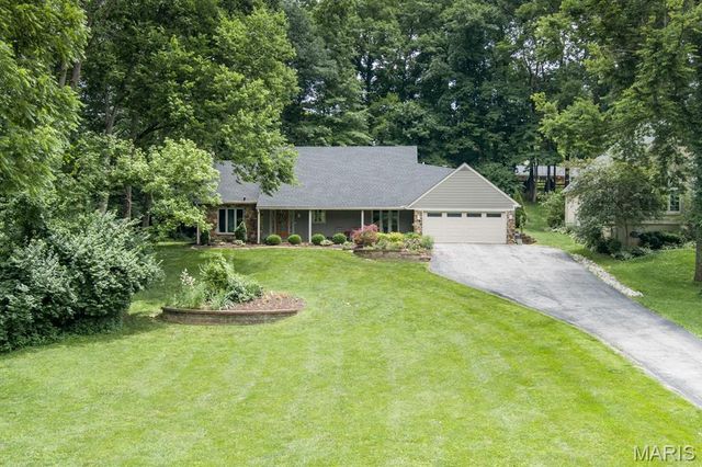 18 Powder Creek Drive, Belleville, IL 62223