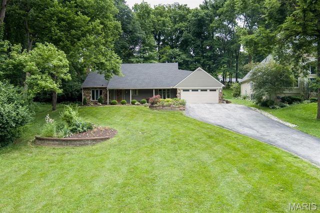 18 Powder Creek Drive, Belleville, IL 62223