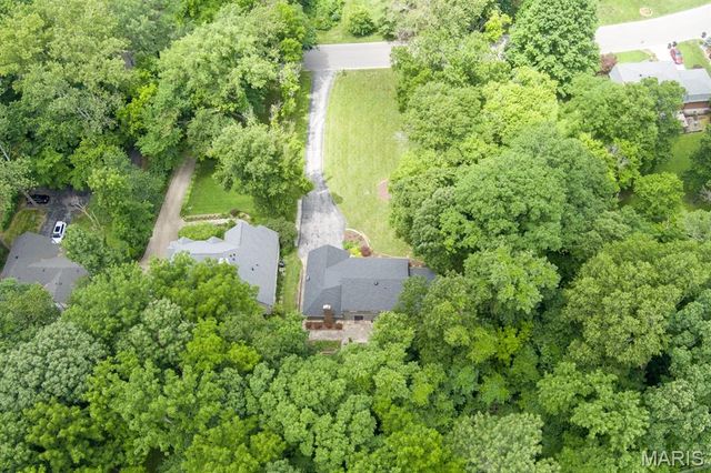 18 Powder Creek Drive, Belleville, IL 62223