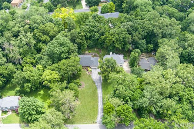 18 Powder Creek Drive, Belleville, IL 62223