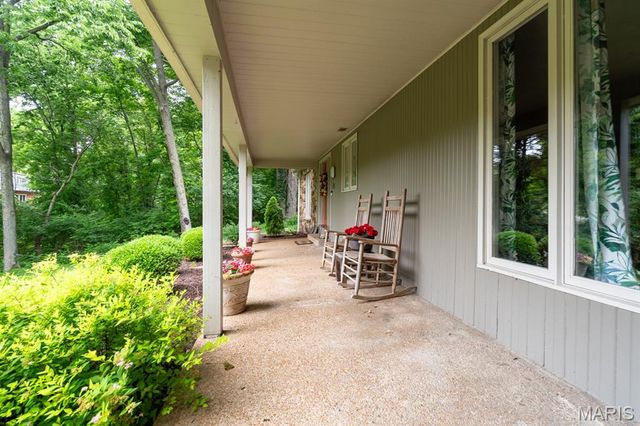 18 Powder Creek Drive, Belleville, IL 62223