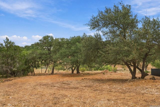 627 Spanish Oak Esplanade, Canyon Lake, TX 78133