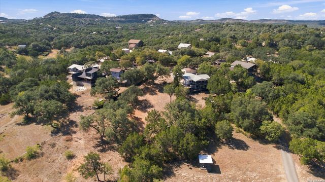 627 Spanish Oak Esplanade, Canyon Lake, TX 78133