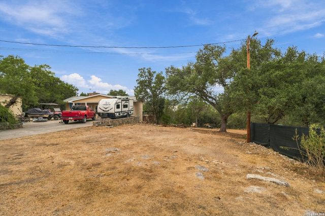 627 Spanish Oak Esplanade, Canyon Lake, TX 78133