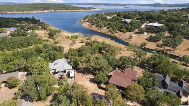 627 Spanish Oak Esplanade, Canyon Lake, TX 78133