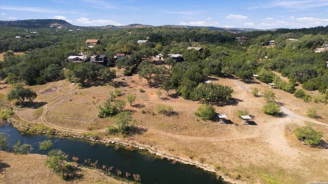 627 Spanish Oak Esplanade, Canyon Lake, TX 78133