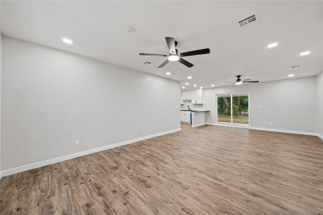 200 Alamo Drive, Mcgregor, TX 76657