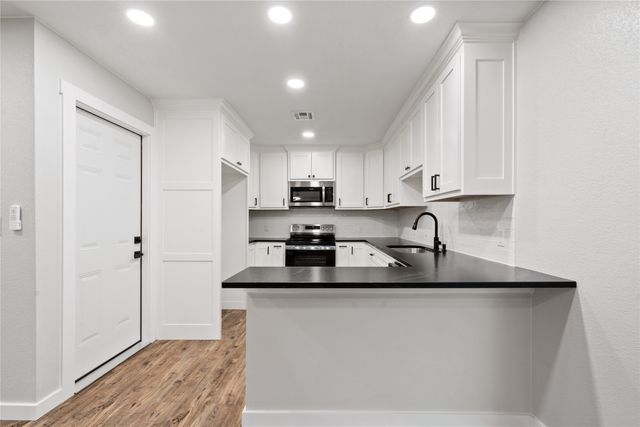 200 Alamo Drive, Mcgregor, TX 76657