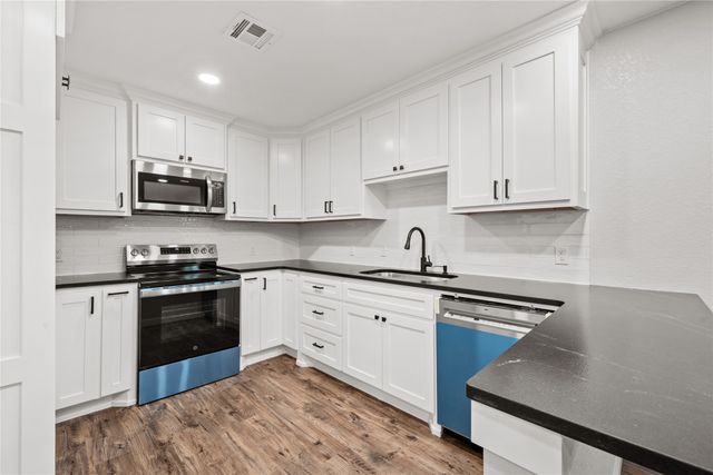 200 Alamo Drive, Mcgregor, TX 76657