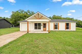 200 Alamo Drive, Mcgregor, TX 76657