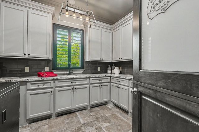 6912 Lone Star Court, Montgomery, TX 77316