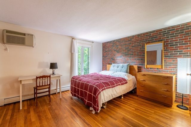 6 Webster Ct 6, Amherst, MA 01002