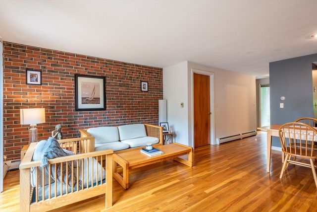6 Webster Ct 6, Amherst, MA 01002