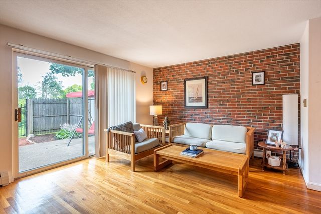 6 Webster Ct 6, Amherst, MA 01002