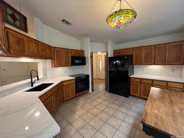 7131 THRUSH VIEW LN, San Antonio, TX 78209
